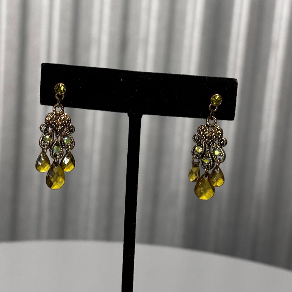 Vintage Chandelier Earrings Red Crystal Dangle Ornate Filigree Pierced - Picture 4 of 8